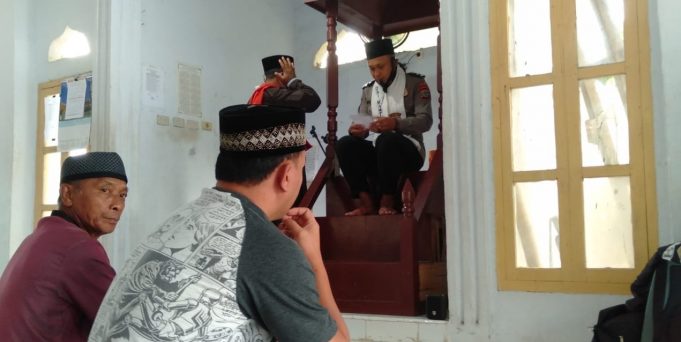 Kapolsek Passi himbau jamaah tak takut divaksin saat Jumat Keliling bersama Da’i Kamtibmas