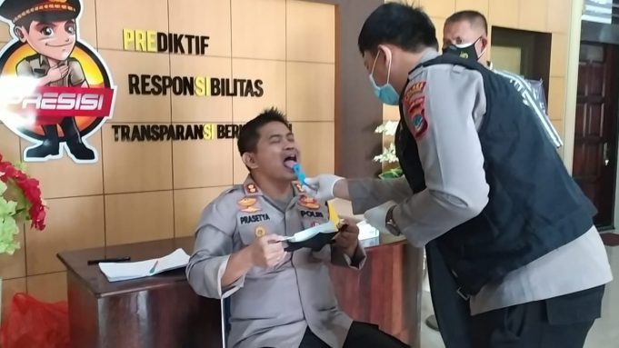 Lakukan “Saliva Test” secara acak & mendadak, 65 Personil Polres Kotamobagu dinyatakan negatif Narkoba.