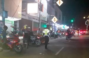 Polantas bubarkan kerumunan Komunitas Motor tak patuhi Prokes di pusat Kota Kotamobagu