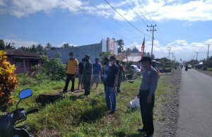 Cegah penularan Covid-19, Polsek & Koramil Lolayan laksanakan kegiatan kerja bakti massal di Desa Kopandakan II.