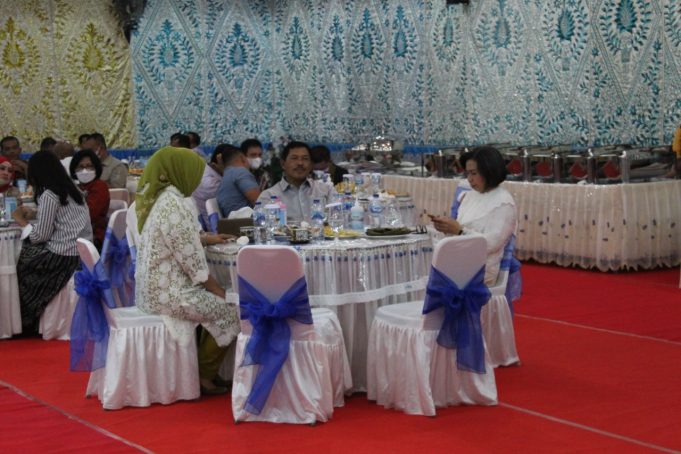 Disambut bahasa adat “Dega niondon” Kapolda, Pangdam & rombongan dijamu makan malam oleh Walikota Kotamobagu.
