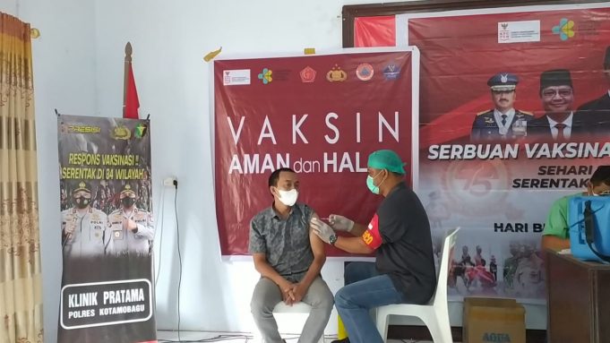 Polres Kotamobagu Lanjutkan Vaksinasi Massal Hari Bhayangkara Ke-75 di 6 Lokasi