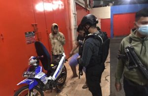 Cegah Balap Liar dan gangguan Kamtibmas, Tim Anoa menyisir kompleks pertokoan hingga taman