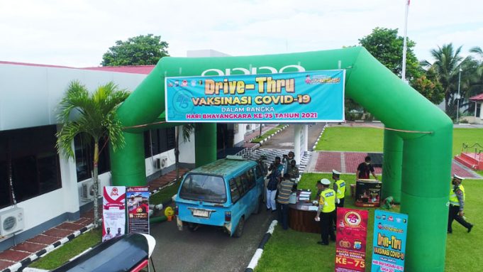 Drive Thru Vaksinasi Covid-19 dan Vaksinasi Massal Polres Kotamobagu jelang hari Bhayangkara ke-75