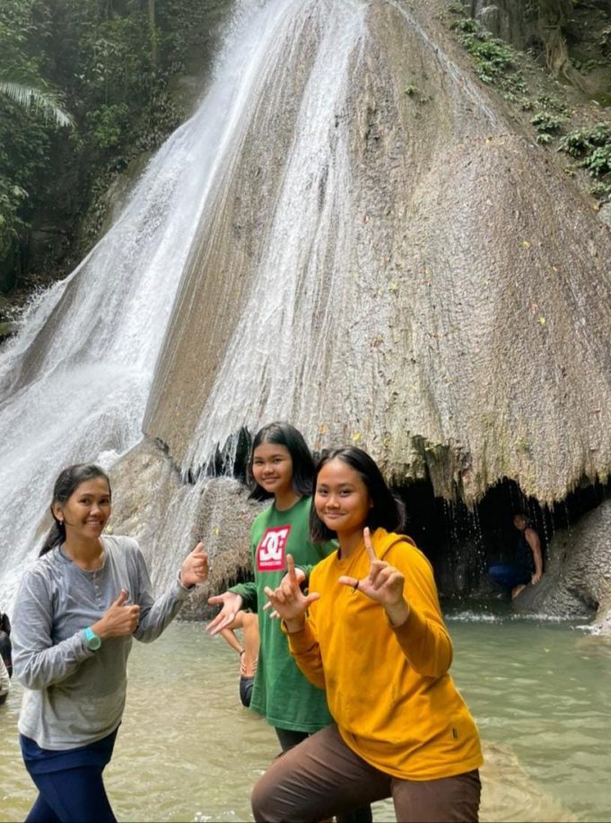 Kunjungi & ingin promosikan Arter Mengkang, Ketua Bhayangkari Cabang Kotamobagu disambut gembira Pemerintah & warga desa.