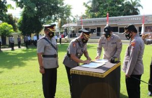 Laksanakan Sertijab Kabag Ops & Korps Raport, Kapolres Kotamobagu pesan kepada Pejabat baru banyak tantangan tugas menanti.