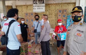 Hari pertama pelaksanaan Operasi Pekat Polres Kotamobagu, 100an paket Cap Tikus berhasil di amankan saat razia dipertokoan.