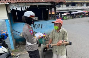 Turut ringankan beban masyarakat dimasa pandemi & penerapan PPKM Sat Lantas bagikan bantuan Sosial.
