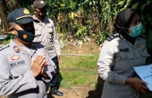 Didoakan kemurahan rejeki & kesehatan oleh warganya menjadi penyemangat personil Polsek Passi saat salurkan Bansos.