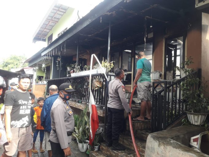 Kebakaran Lorong Osion, Polres Kotamobagu sigap terjunkan personil laksanakan TPTKP