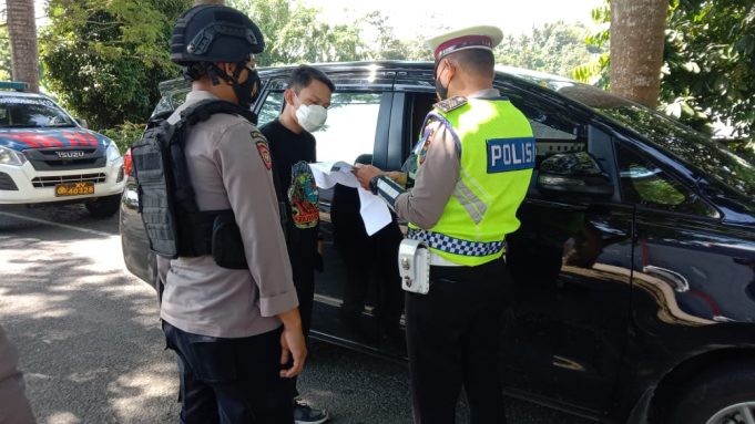 Cegah Mobilisasi Masyarakat saat pengucapan, Polres Kotamobagu lakukan penyekatan