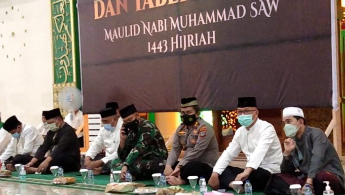 Kapolres Kotamobagu hadiri Peringatan Maulid Nabi Muhammad SAW di Masjid Agung Baitul Makmur Kotamobagu.