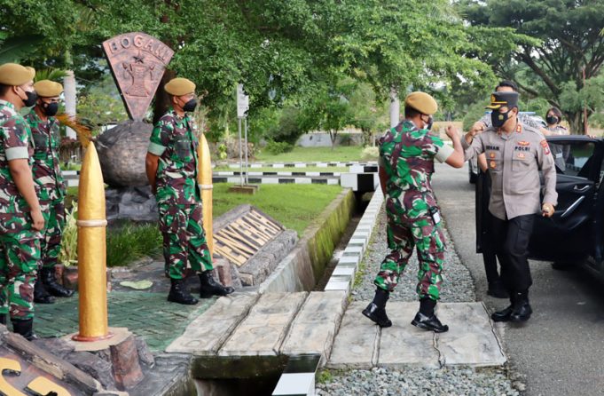 Perkokoh Sinergitas TNI-Polri, Kapolres Kotamobagu sambangi Yon Armed 105/Tarik Bogani