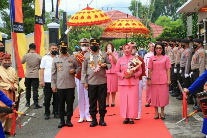 Kunker ke Polres Kotamobagu, Kapolda Sulut bersilaturahmi dengan Forkopimda, Tokoh Agama Kotamobagu serta mengecek Vaksinasi dan kesiapan Nataru