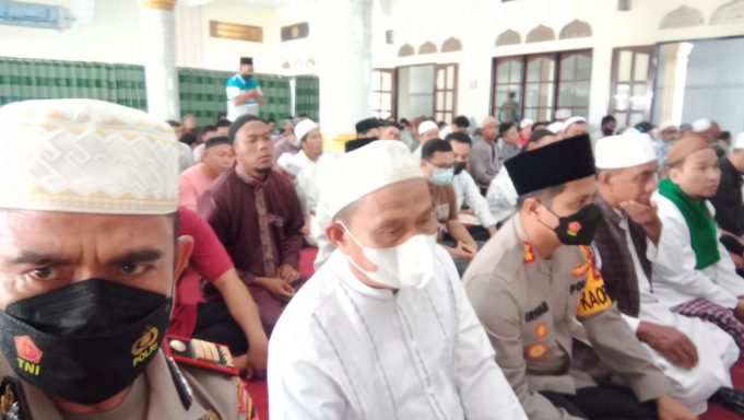 Sholat Jumat di Masjid At-Taqwa Mogolaing, Kapolres Kotamobagu ajak seluruh komponen masyarakat bekerjasama jaga Sitkamtibmas