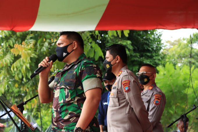 Dandim 1303 Bolmong himbau masyarakat tetap patuhi Prokes saat gelaran Vaksinasi 20 Tahun Bakti Akabri 2001 di Mapolres Kotamobagu