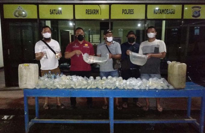 Cipta Kondisi jelang Nataru, Tim Resmob Polres Kotamobagu amankan ratusan liter Cap Tikus