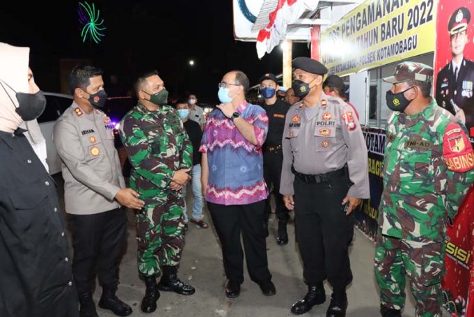 Bersama Forkopimda, Kapolres Kotamobagu tinjau sejumlah pos pengamanan hingga Gereja pastikan Ibadah Natal berjalan aman dan kondusif