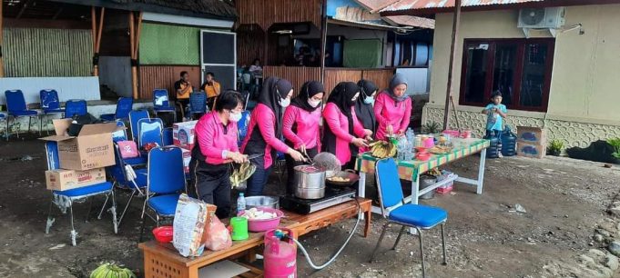 Rasa senasib sepenanggungan, Bhayangkari cabang Kotamobagu langsung dirikan dapur umum pasca kebakaran Polres