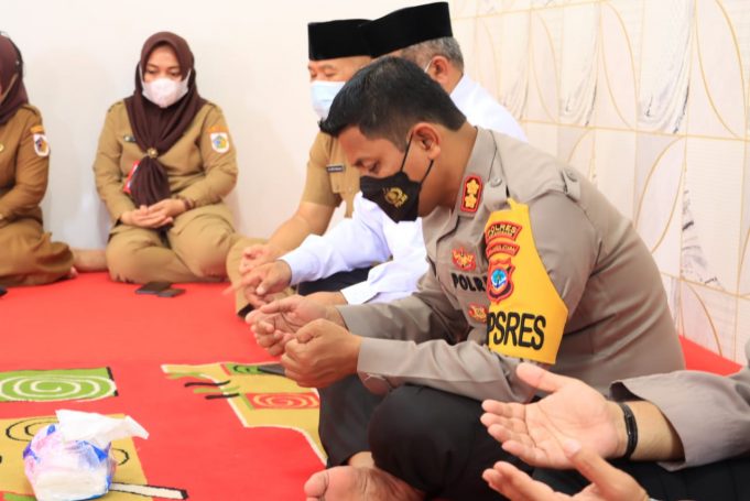 Polres Kotamobagu gelar “mintahang”, Asisten II : Semoga mendapat ridho & inayah dari Allah SWT serta “salalu pa moonow”.