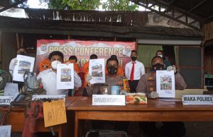 Kembali Kapolres Kotamobagu pimpin Press Conference kasus PETI di Desa Tanoyan selatan.