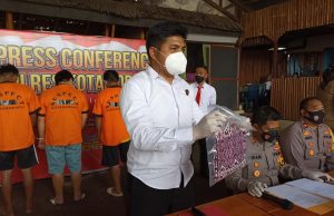 Kapolres Kotamobagu gelar press conference kasus sodomi anak dibawah umur.