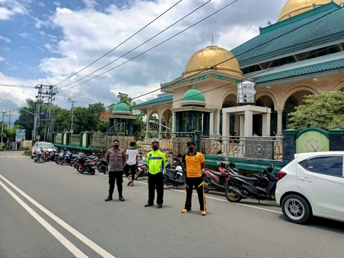 Ciptakan keamanan saat Ibadah, Polres Kotamobagu dan Polsek Jajaran rutin lakukan pengamanan Sholat Jumat