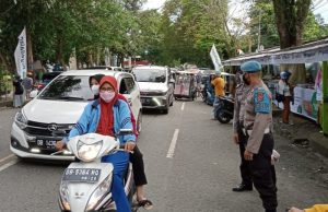 Melalui Operasi Yustisi, Personel Polres Kotamobagu dan Polsek Jajaran himbau masyarakat di Pasar Ramadhan Tetap Patuhi Prokes