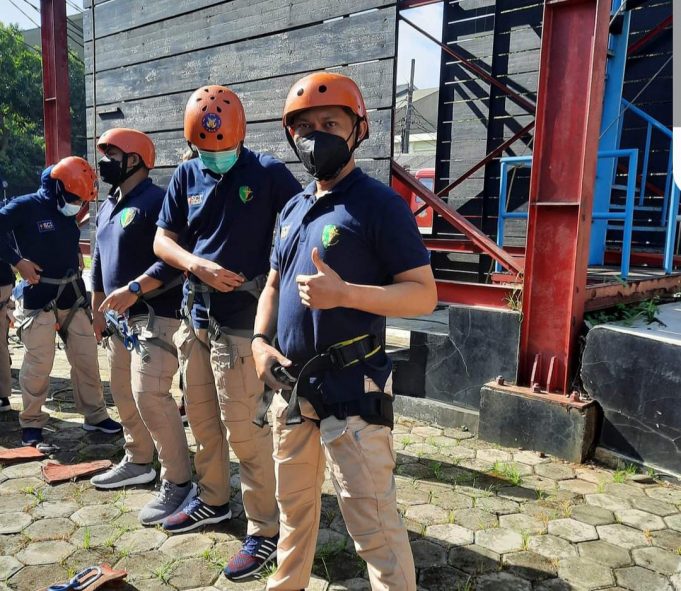 Totalitas Dalam Pengabdian Laksanakan Vaksinasi, dr Chepy Tegema: ‘Kuncinya Pantang Mundur & Tetap Semangat’.