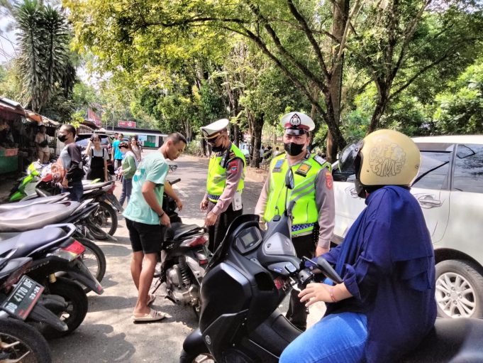 Masih Dapati Pengendara Abai Keselamatan Diri, Sat Lantas Beri Sangsi Teguran & Tilang Saat Gelar KRYD.