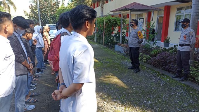 Polres Kotamobagu Sambangi & Imbau Siswa Kelas III Tidak Lakukan Euforia Berlebihan Serta Konvoi Kelulusan.
