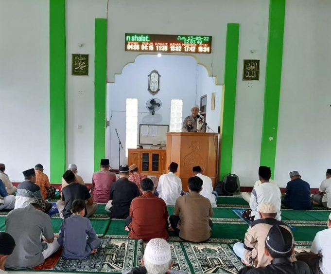 Da’i Polri Gelar Safari Kamtibmas Melalui Khutbah Sholat Jumat di Kelurahan Kotobangon