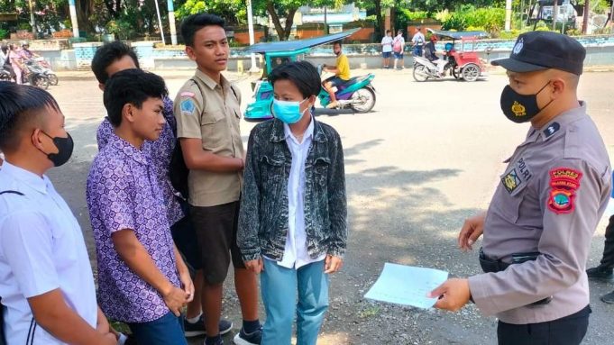 Cegah Terjadinya Kenakalan Remaja, Sat Binmas Berikan Penyuluhan Kepada Siswa Usai Pulang Sekolah
