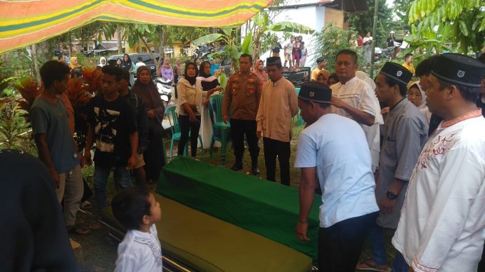 Bentuk Empati Kepada Masyarakat, Kapolsek Lolayan Laksanakan Sambang Duka