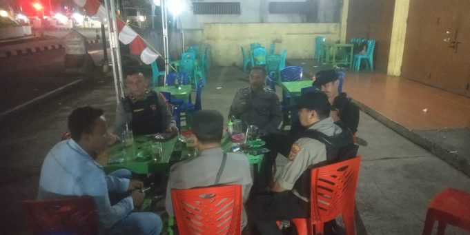 Nge-“Saraba” Sembari Beristirahat Dari Pelaksanaan Harkamtibmas Jadi Agenda Rutin Team Patroli Presisi.