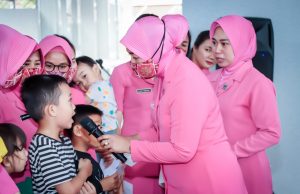 Gelar Pertemuan Perdana Dengan Seluruh Bhayangkari, Ny. Ivonna Dasveri Ajak Anggotanya Berperan Aktif Dalam Kegiatan Sosial.