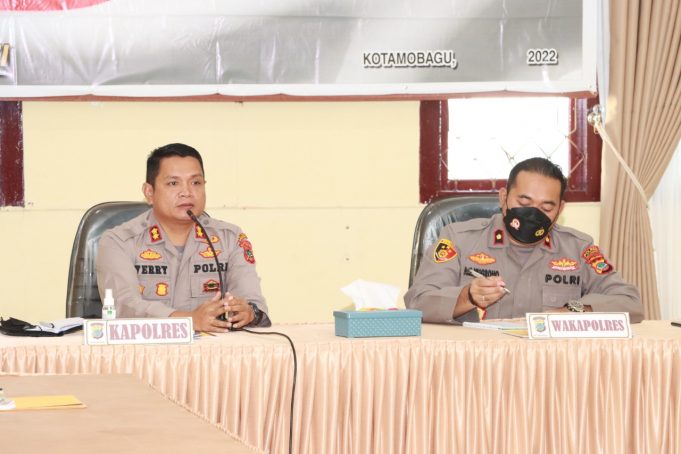 Pimpin Anev Bulanan, Kapolres Kotamobagu: Pembinaan Adalah Bentuk Perhatian Kita Kepada Personil