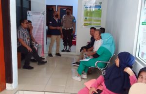 Kasi Dokkes Berikan Penyuluhan Kepada Masyarakat Akan Pentingnya Vaksinasi Lanjutan (Booster).