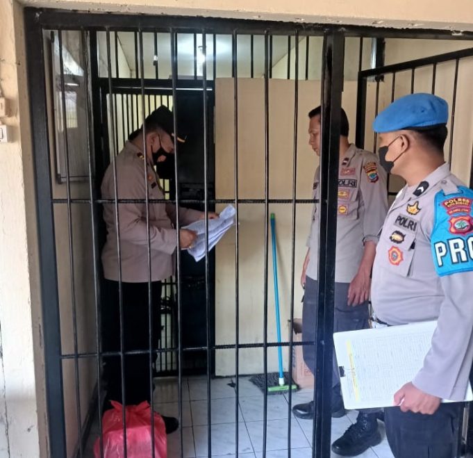 Polres Kotamobagu Menahan Para Tersangka Penganiayaan Personil Sat Pol PP di Pasar Serasi