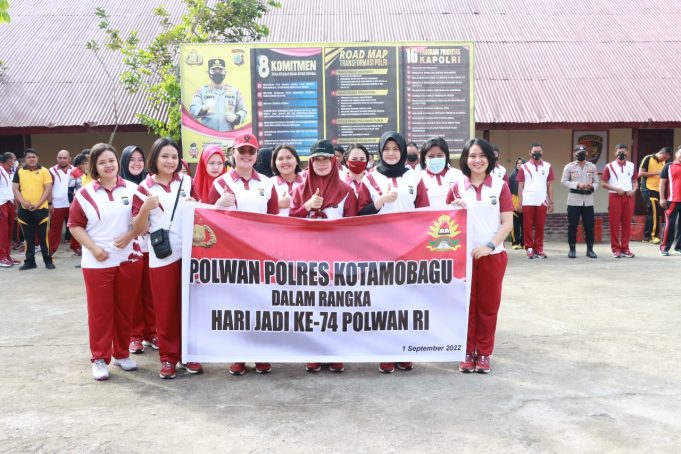 Semarakan Hari Jadi Polwan Ke-74, Kapolres Kotamobagu Pimpin Olah Raga Bersama