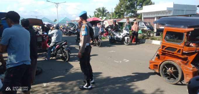 Jamin Kamtibmas, Polsek Kotamobagu Utara Melaksanakan Patroli Di Pasar Baru Genggulang