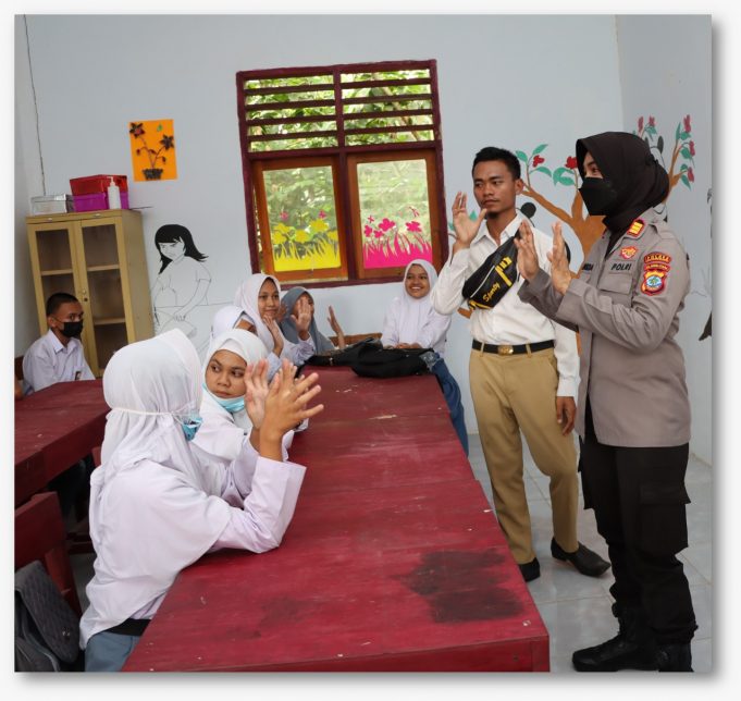 Meriahkan Hari Jadinya Ke-74, Polwan Polres Kotamobagu melaksanakan kegiatan Bakti Sosial & Anjangsana.
