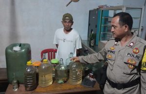 Kapolsek Kotamobagu Pimpin KRYD Dalam Rangka Harkamtibmas, Puluhan Liter Miras Berhasil Diamankan.