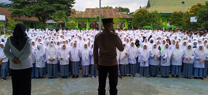 Sebagai Langkah Pencegahan Maraknya Tawuran, Kabagren Polres Kotamobagu Pimpin Apel Pagi Di MAN Kotamobagu