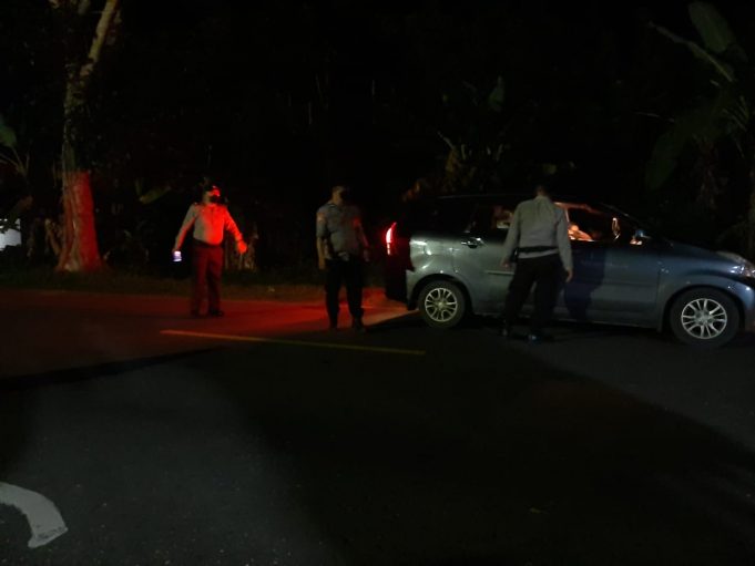 Antisipasi Gangguan Kamtibmas & Kamseltibcar Lantas, Polsek Lolayan Maksimalkan Pemeriksaan Di Jalan AKD