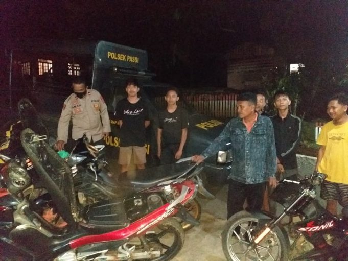 Antisipasi Kenakalan Remaja, Personil Polsek Passi Laksanakan Patroli & Laksanakan Himbauan Kepada Para Pemuda