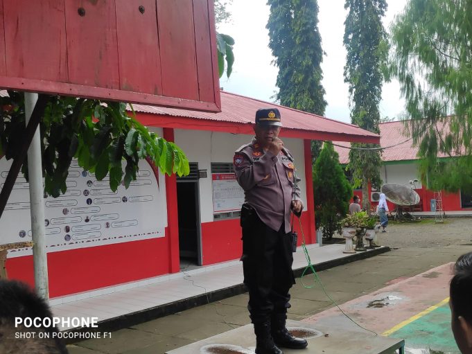 Cegah Tawuran, Kasat Binmas Pimpin Apel Pagi di SMK Cokroaminoto Kotamobagu