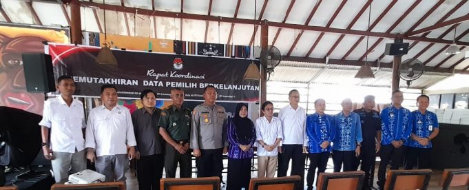 Kabag Ops Hadiri Rapat Koordinasi Pemutakhiran Data Pemilih Berkelanjutan ( PDPB ) Bersama Bawaslu