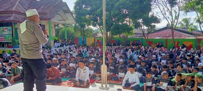 Ceramah Maulid Nabi Di Depan Ratusan Jemaah Aipda Herdi Ajak Siswa Teladani Rasul SAW
