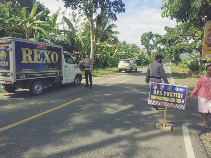 Lakukan Operasi Yustisi, Polsek Lolayan Berikan Himbauan Tentang PPKM